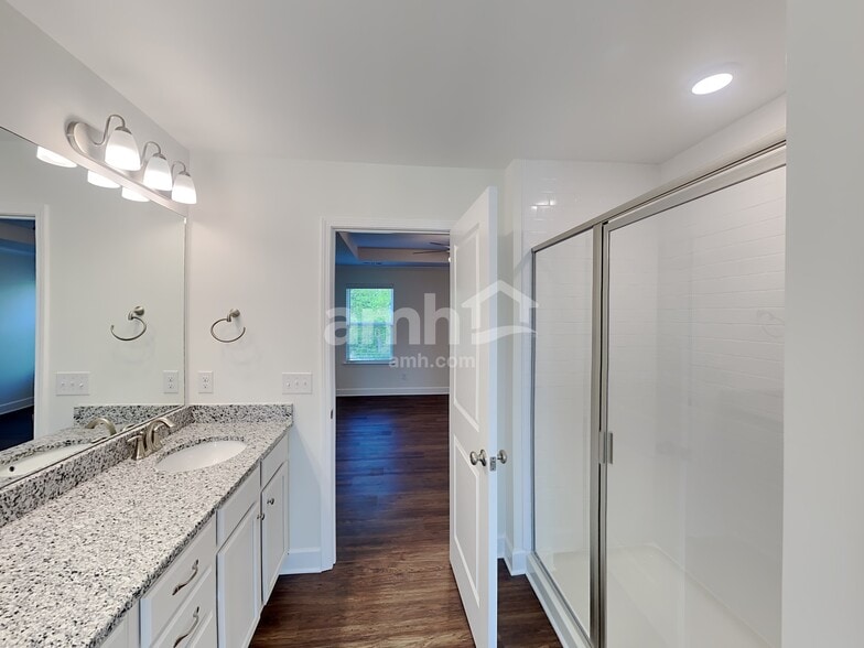 Building Photo - 1033 Bluewater Dr