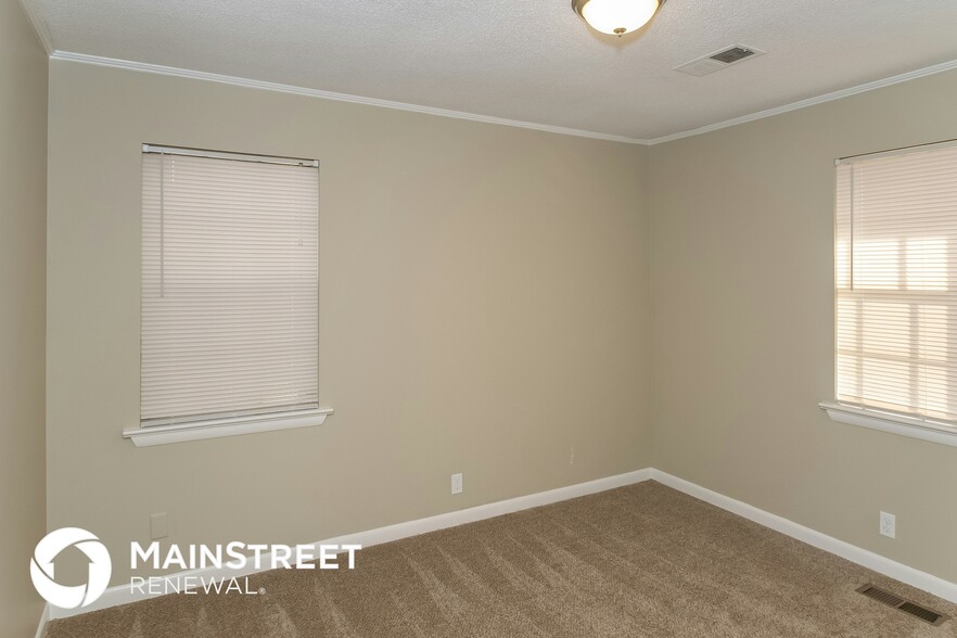 Building Photo - 1032 Sandy Brook Cir