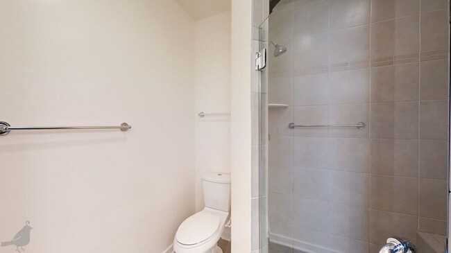 Building Photo - 517 Regent Pl NE