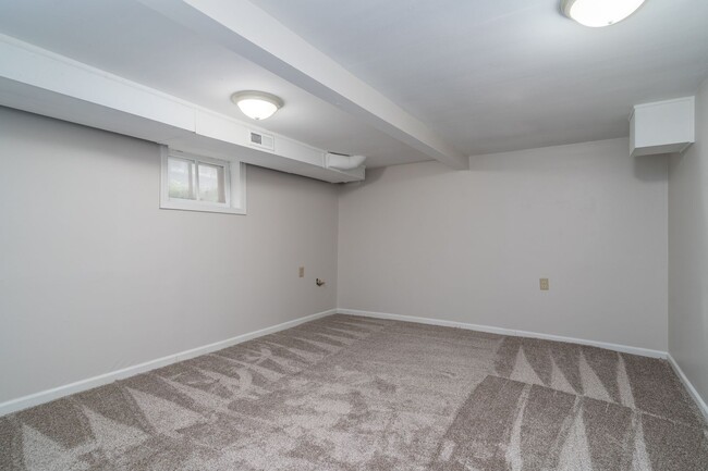 Building Photo - Recently Updated Single Family Home Available