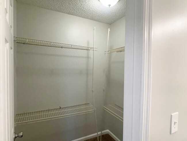 Building Photo - 1632 Lexington Cir