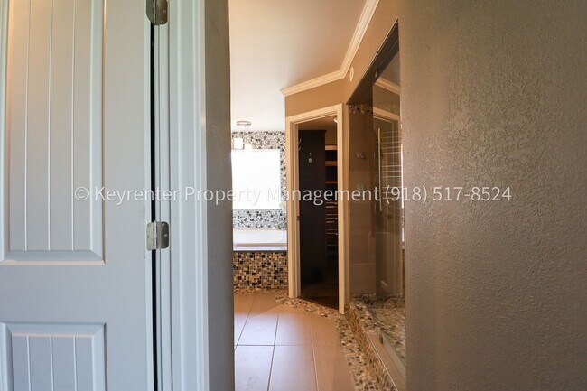 Building Photo - Incredible 4 Bedroom 4 Bath Home in Owasso!!!