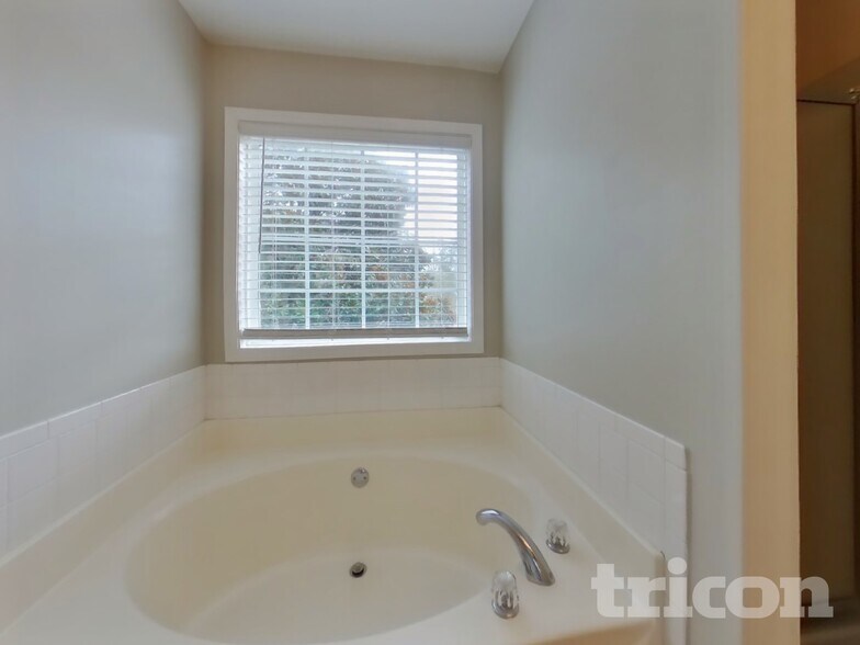 Building Photo - 1417 Stream Walk