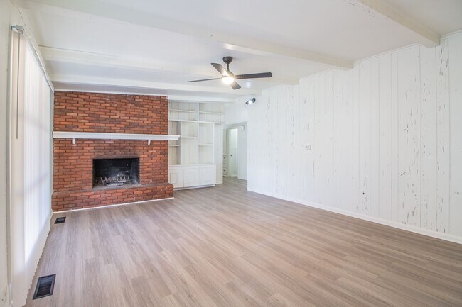 Building Photo - 2510 56th St