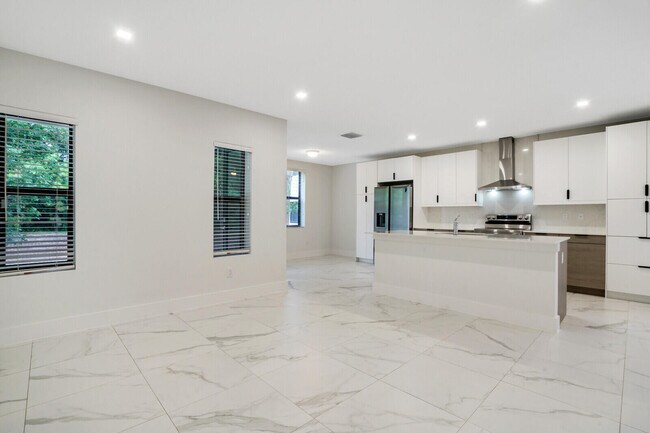 Building Photo - 352 Bella Sol Way