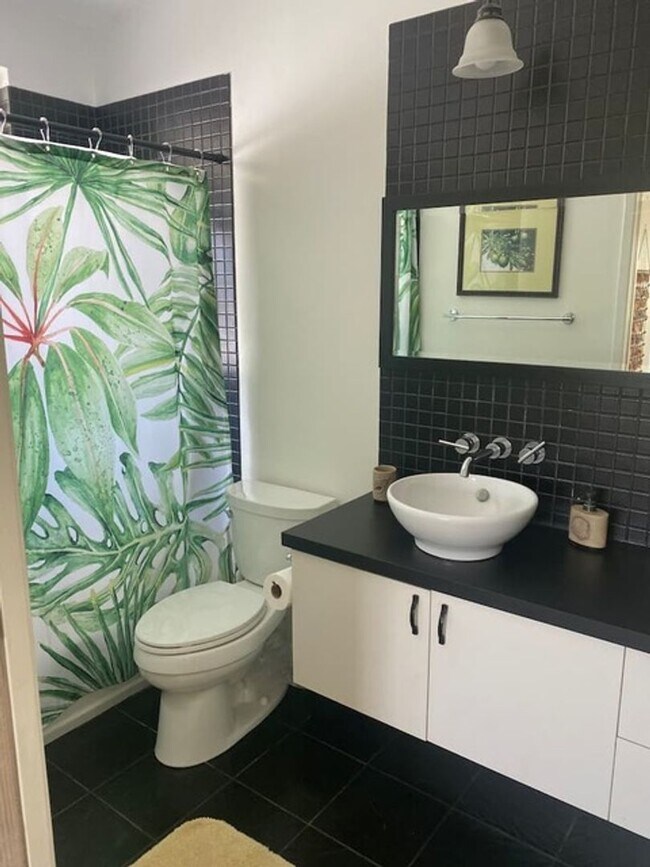 Building Photo - Charming Island Retreat – 3BR/2BA Home A B...