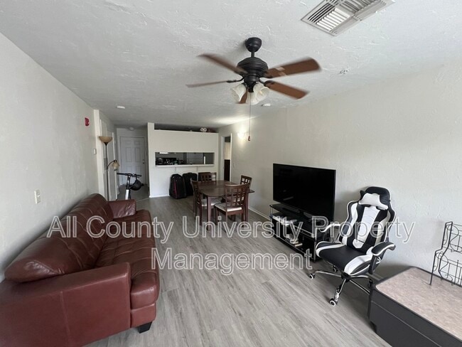 Building Photo - 4000 SW 23rd St