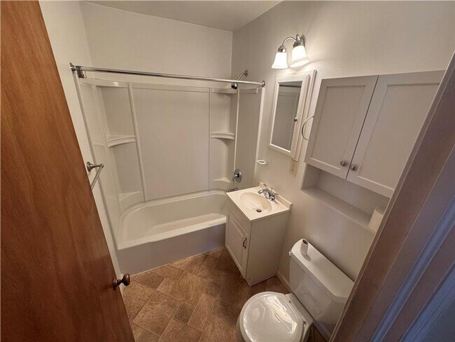 Building Photo - 4br Home for rent in Bethlehem PA