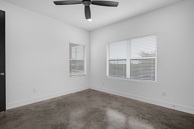 Building Photo - NOW LEASING!  4 bed, 4.5 bath modern home