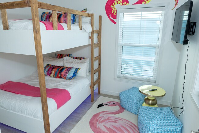 Building Photo - 6619 Carlinga Dr