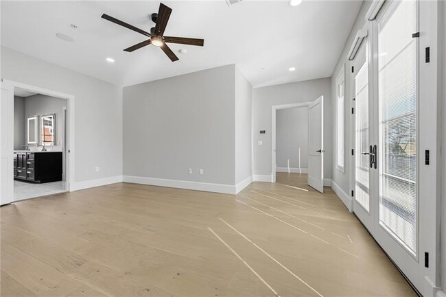 Building Photo - 5133 Fifth Ave