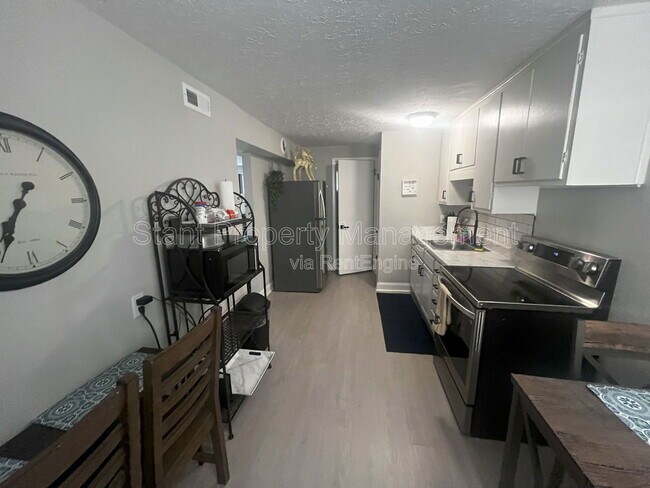 Building Photo - 61 S State St