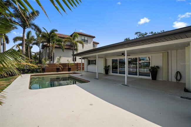 Building Photo - 668 Harbor Is