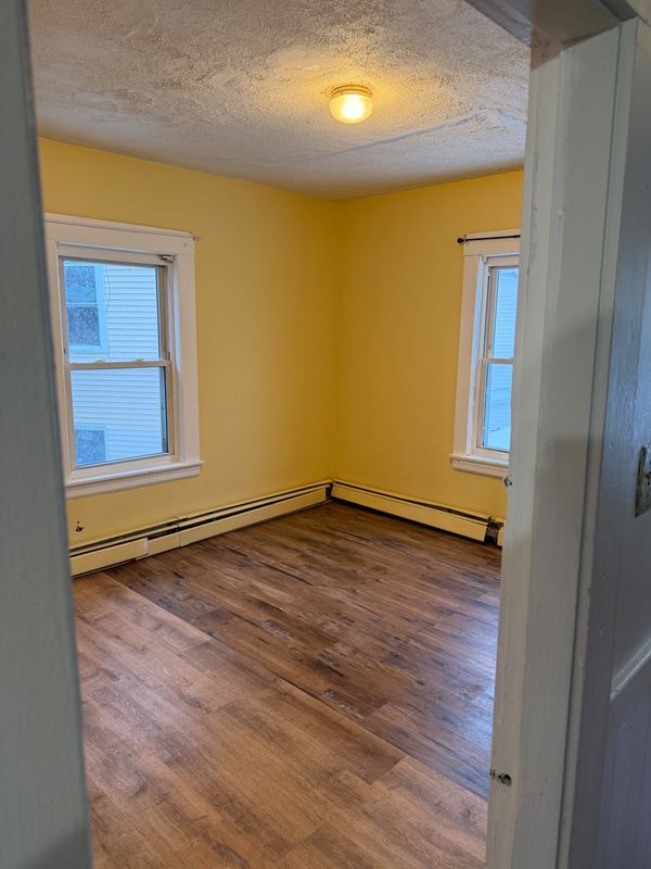 Building Photo - 19 Bunkerhill St