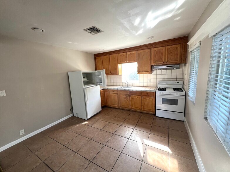 Kitchen - 2210 Las Flores Dr