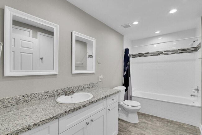 Building Photo - 3539 Balboa Cir