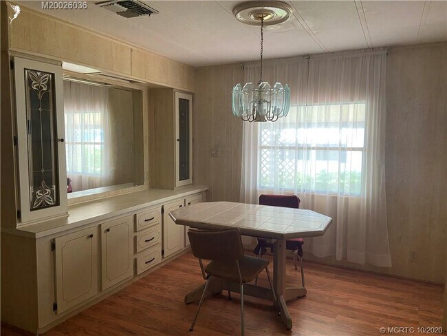 Building Photo - 7777 SE Continental Dr