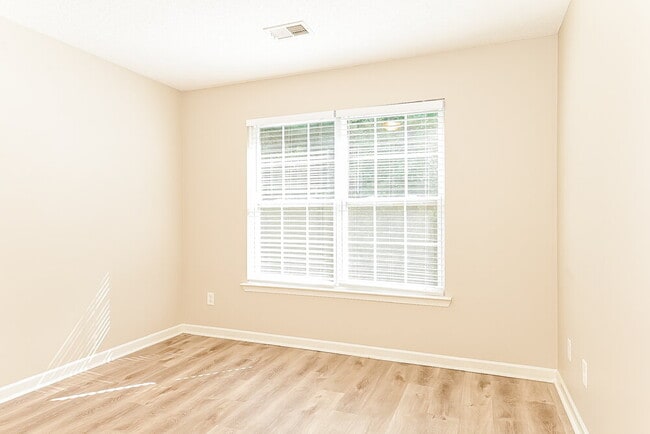 Building Photo - 132 Lossie Ln