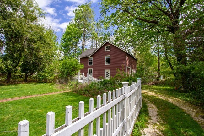 Building Photo - 905 Broad St