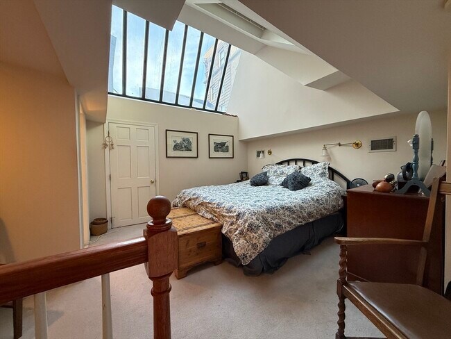 Building Photo - 132 Boylston St