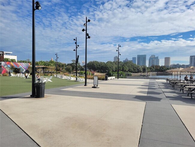 Building Photo - 2603 N Ridgewood Ave