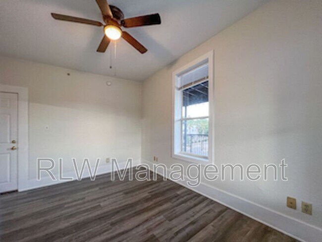 Building Photo - 11 N Central Ave