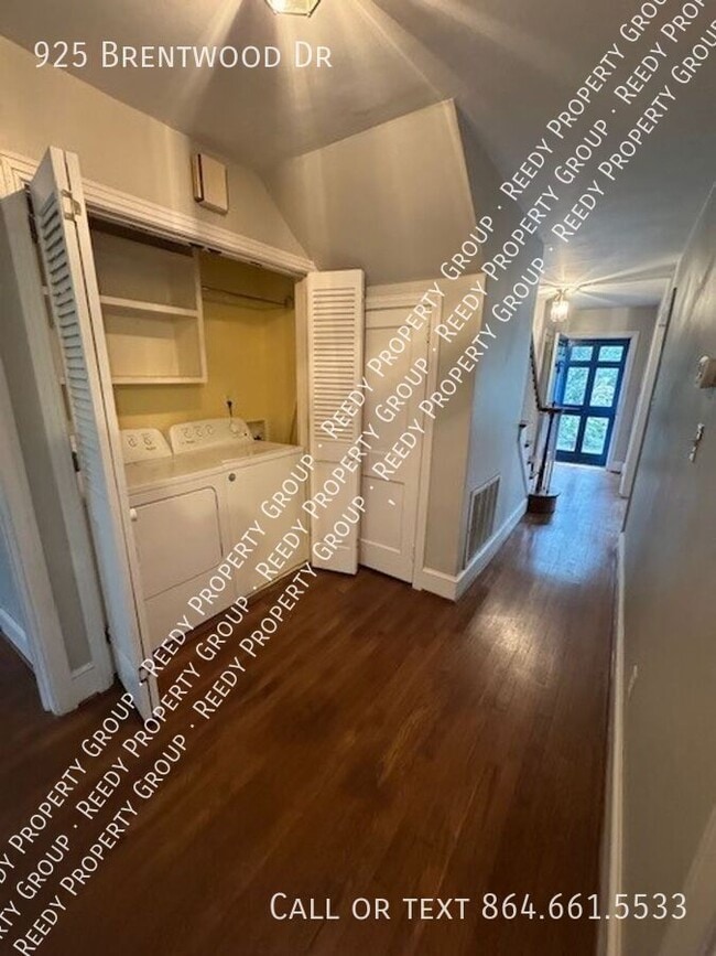 Building Photo - 925 Brentwood Dr