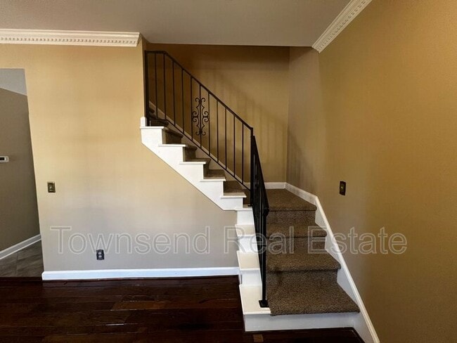 Building Photo - 204 Woodside Ave