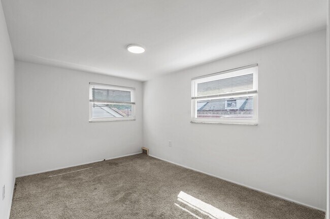 Building Photo - 17 E Sherman St