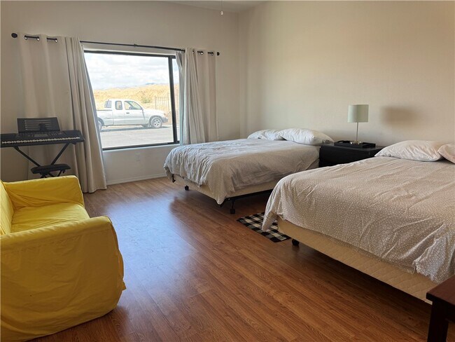 Building Photo - 3340 Landon Dr W