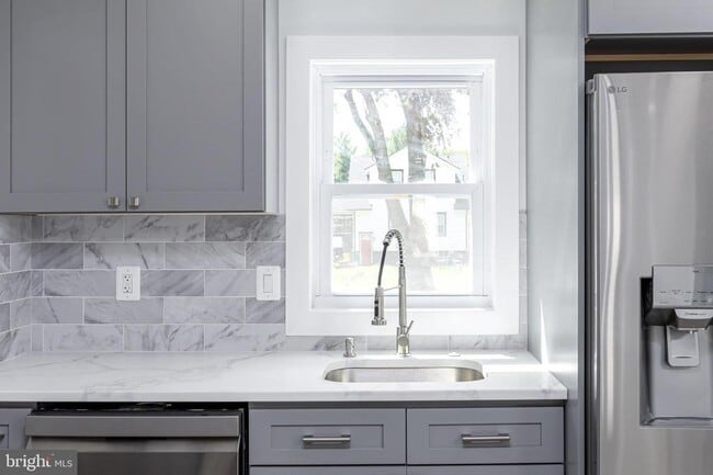 Building Photo - 3547 Finlaw Ave