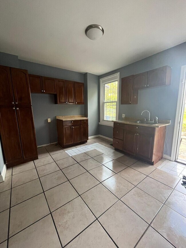 Building Photo - 1717 N Pulaski St