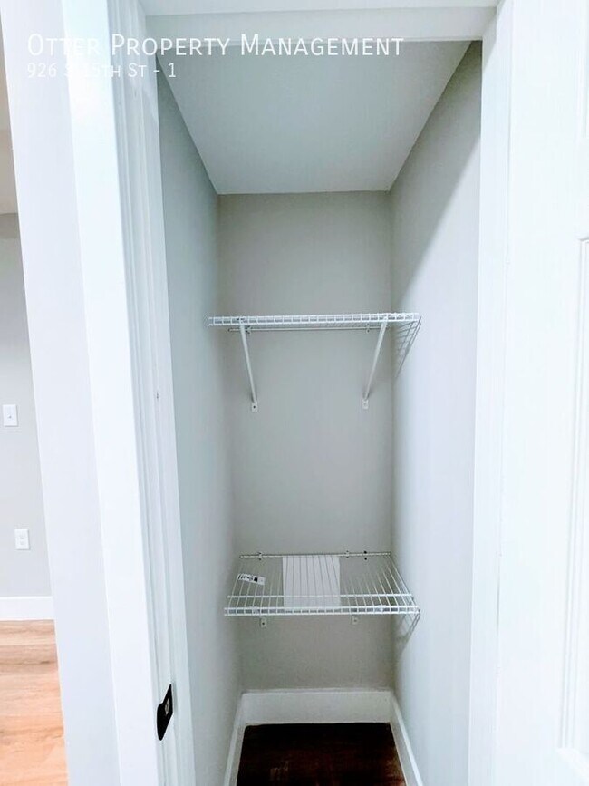 Building Photo - 926 S 15th St