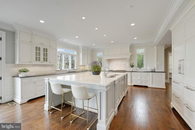 Building Photo - 9884 River Chase Way