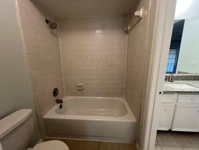 Building Photo - 11500 Meadow Ln