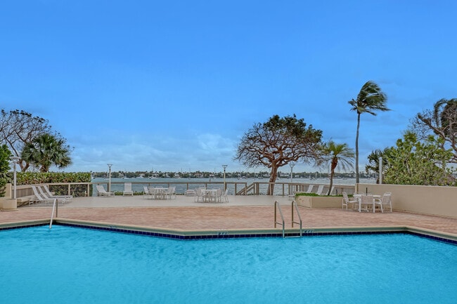 Building Photo - 5600 N Flagler Dr