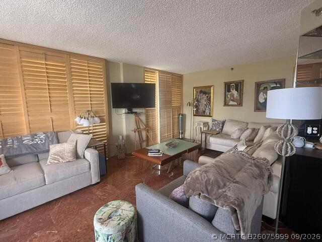 Building Photo - 20185 E Country Club Dr
