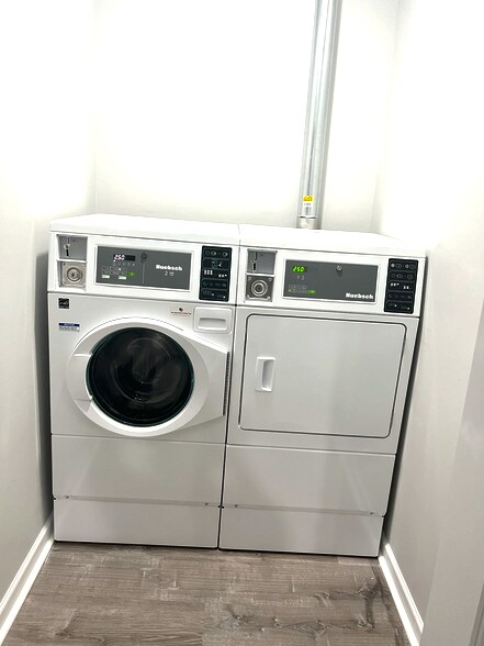 Building Photo - 17 W Main St