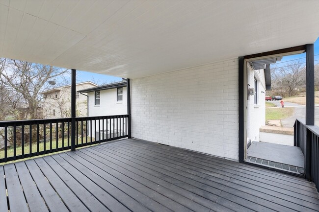 Building Photo - 2589 Bethwood Dr
