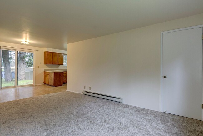 Building Photo - 830 SW 6th Ave