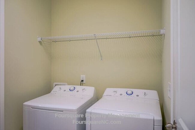 Building Photo - Charming End-Unit Townhome with Bonus Room, Screened Porch & 2-Car Garage – Convenient to RTP, RD...
