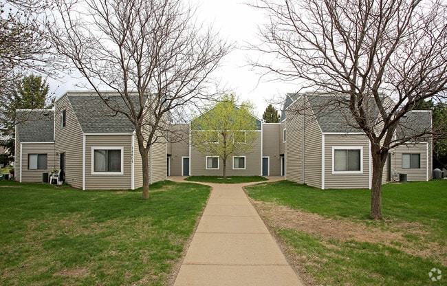 Primary Photo - Southcross Village Townhomes