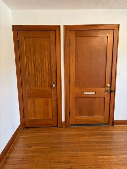 Building Photo - 3108 Indianola Ave