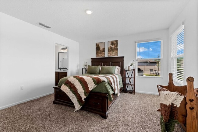 Building Photo - Almost new 3 bed 2 bath home