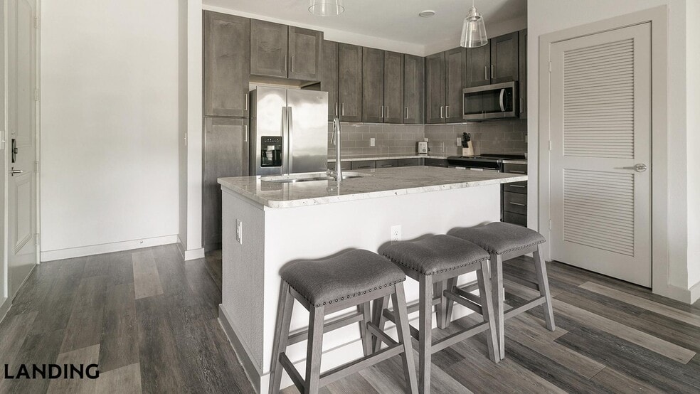 Building Photo - 20290 Park Lake View Dr