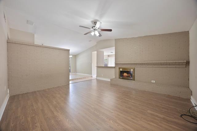 Building Photo - 2413 Village Green Dr