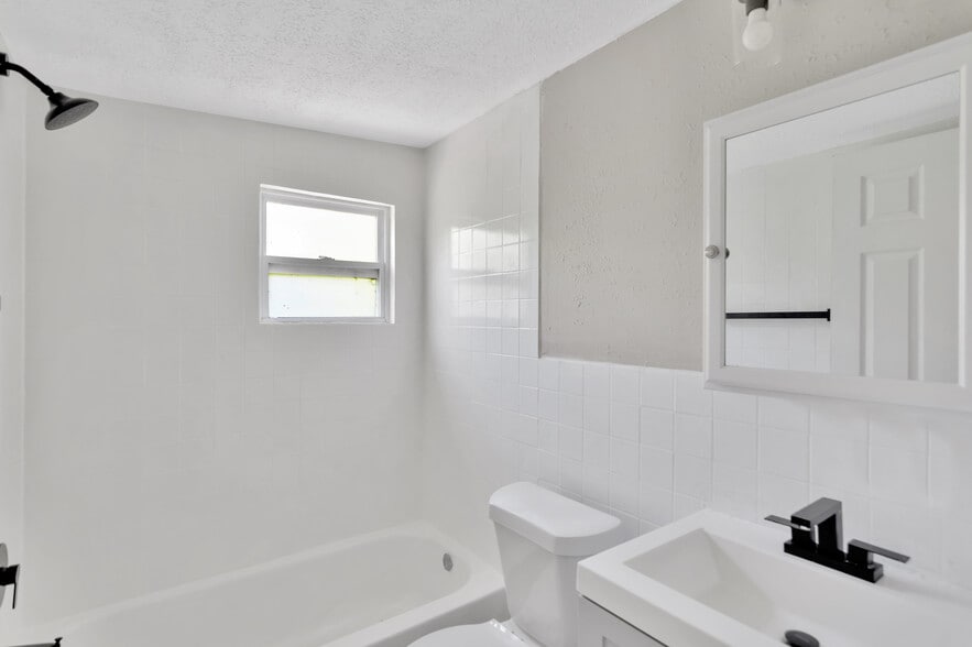 Building Photo - 1515 Sadlon Ave