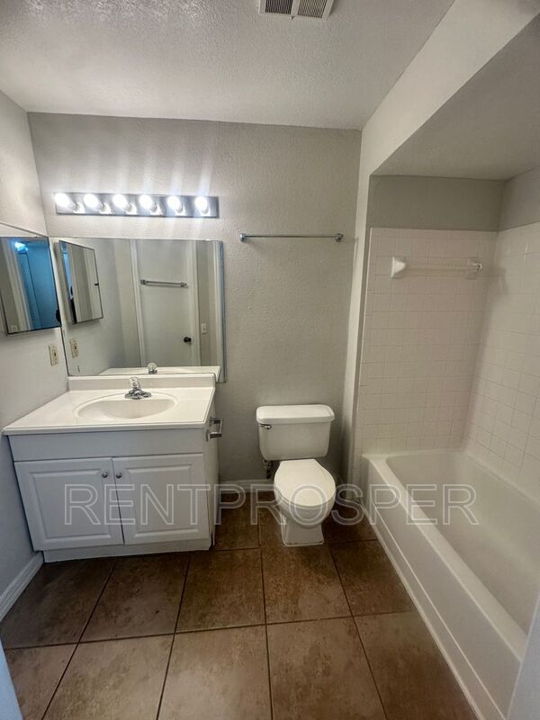 Building Photo - 4532 Commander Dr