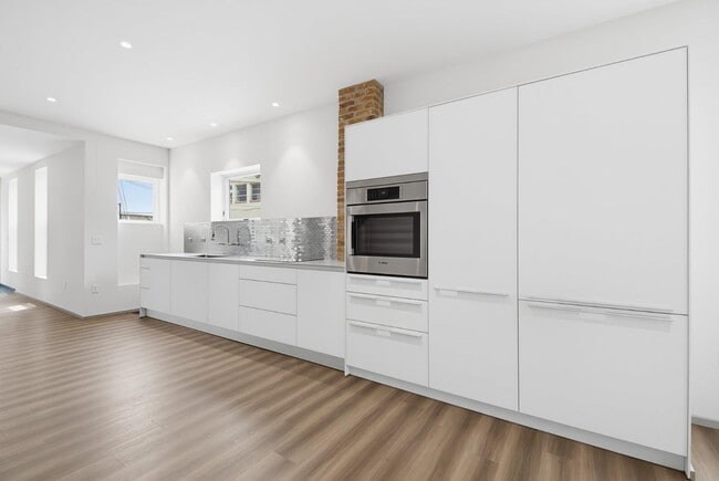 Building Photo - 107 Calder St
