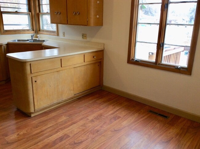 Building Photo - Single Family Home
